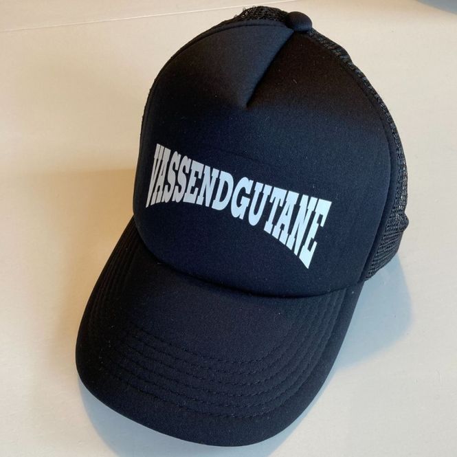 Hovedbilde Caps hvit logo